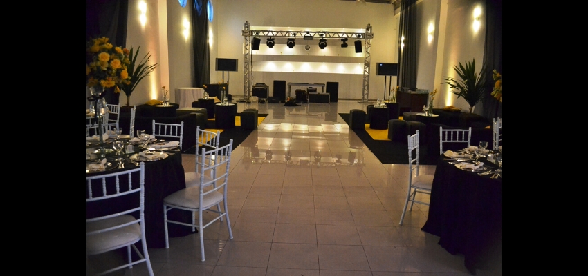 Debutante Amarelo e Preto no Buffet Mediterrâneo Costa Garden SP