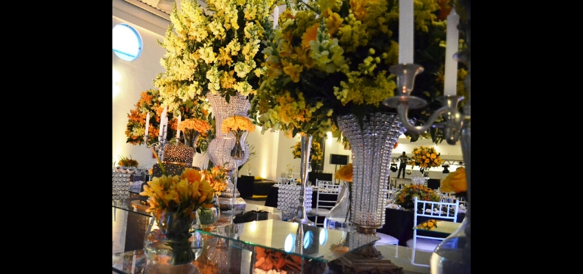 Debutante Amarelo e Preto no Buffet Mediterrâneo Costa Garden SP